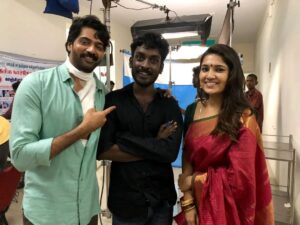 Naveen Chandra Instagram - A very special film with this talented team .❤️
Directed by @the_name_is_vaalee.
 Extremely talented @vanibhojan_
Production @sssmoffl 📽🎬 excited about this one 2023!!!
#updates #soon #featurefilm