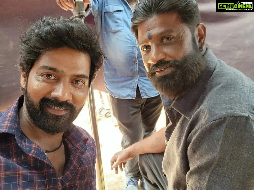 Naveen Chandra Instagram - Thank you anna. It was a great moments while shooting with you on sets of #veerashimhareddy .Fan of your work #Duniya film .I watched at ballari Uma theater 3 times .A fan boy moment. You are such a humble nd kind from heart ❤ My mother was so happy to meet you 🙏🏻@duniyavijayofficial