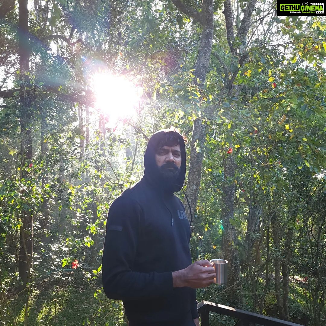 Naveen Chandra Instagram - Happy light , Winter sunshine :) Ahhhhh🌞 . . . . . #wintersunshine