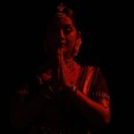 Navya Nair Instagram - "Dancing is like dreaming with your feet!" ~ Constanze Mozart Treasured moments from thé Performance at Koodalmanikyam Temple Thanking you @nisar79 & @nishinisar for being a wonderful host to us … 🥰🥰 PC : @irinjalakudavoice Koodalmanikyam Temple, Irinjalakuda
