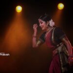 Navya Nair Instagram - "Dancing is like dreaming with your feet!" ~ Constanze Mozart Treasured moments from thé Performance at Koodalmanikyam Temple Thanking you @nisar79 & @nishinisar for being a wonderful host to us … 🥰🥰 PC : @irinjalakudavoice Koodalmanikyam Temple, Irinjalakuda