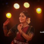 Navya Nair Instagram - "Dancing is like dreaming with your feet!" ~ Constanze Mozart Treasured moments from thé Performance at Koodalmanikyam Temple Thanking you @nisar79 & @nishinisar for being a wonderful host to us … 🥰🥰 PC : @irinjalakudavoice Koodalmanikyam Temple, Irinjalakuda