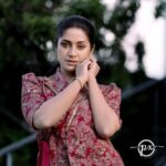 Navya Nair Instagram - I HIDE U IN MY EYES … ❤️ Styled @rn.rakhi MUA @makeupby_nami_ Wearing @posha_riddhisiddhi Jewellery @adorebypriyanka