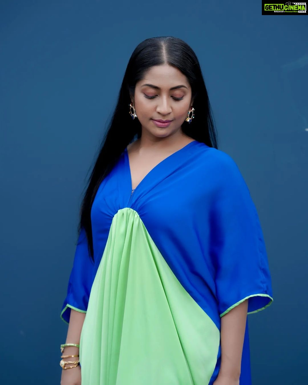 Navya Nair Instagram - #nomondayblues💙 Styled @rn.rakhi MUA @makeupby_nami_ Wearing @_byvandy picked up from @house_of_vandy Jewellery @keyaa_by_kartika . Styling assistants @sandra_resmi @susaaani_ Photography @shameer_mohi
