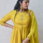 Navya Nair Instagram - Yellow, My darling Styled @rn.rakhi MUA @makeupby_nami_ Wearing @prashantchouhandesign Jewellery @kaavyam_by_kavitha_preetha . Photographed @ShijuBhavana Styling assistants @sandra_resmi @susaaani_