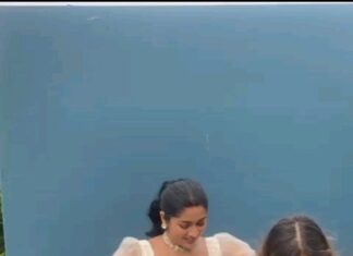 Navya Nair Instagram - Margamkali kalikkan oru margavum ellathe nilkkunna enne schoolil padicha ormayil padippikkunna etho oru kalaaroopam... Reels undakkan ulla oru stylist inde kashtapaadukal ... Happy Easter 🐣 rakhi🫢 @rn.rakhi Video courtesy @makeupby_nami_