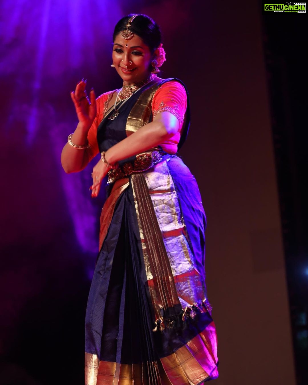Navya Nair Instagram - Enchantment of the ghunghroos.. The melody of the music .. The indescribable feelings that the rhythms give.. Encompassing great passions Yes, the whole life of a dancer is an unexplainable addiction… #Happyinternationaldanceday …. | | | Clicks from Peruvannamuzhi Fest, Kozhikode by @maheshvaleri & @ajeesh_chakkittapara_