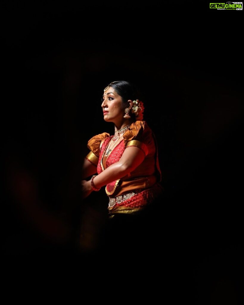 Navya Nair Instagram - Enchantment of the ghunghroos.. The melody of the music .. The indescribable feelings that the rhythms give.. Encompassing great passions Yes, the whole life of a dancer is an unexplainable addiction… #Happyinternationaldanceday …. | | | Clicks from Peruvannamuzhi Fest, Kozhikode by @maheshvaleri & @ajeesh_chakkittapara_