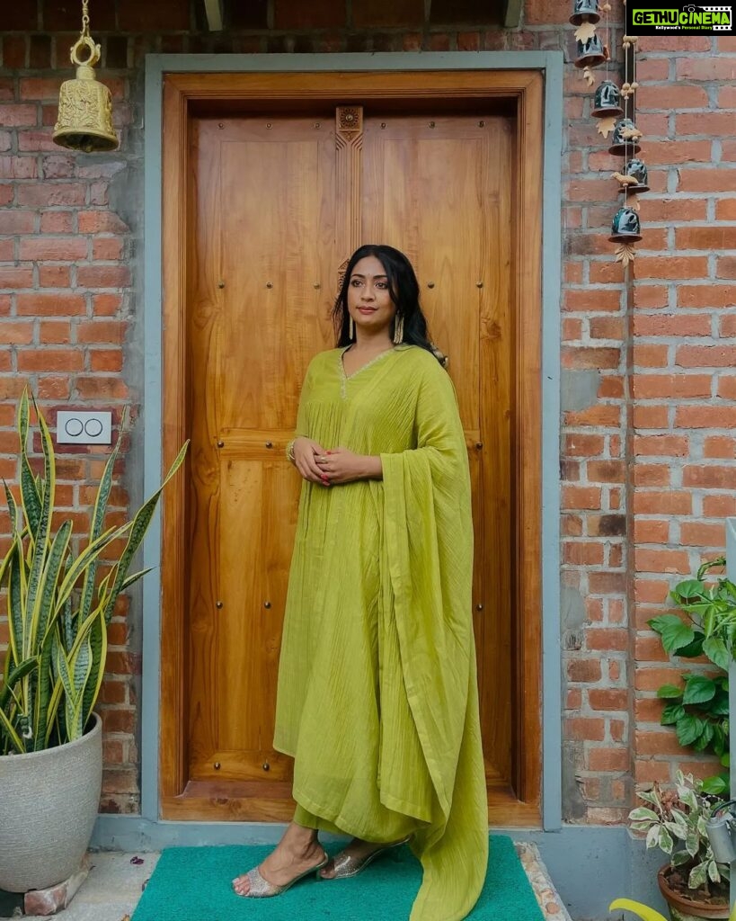 Navya Nair Instagram - The joy of being Styled @rn.rakhi MUA @makeupby_nami_ Wearing @silpaa.in Jewellery @amorettestore.in Styling assistants @susaaani_ @sandra_resmi