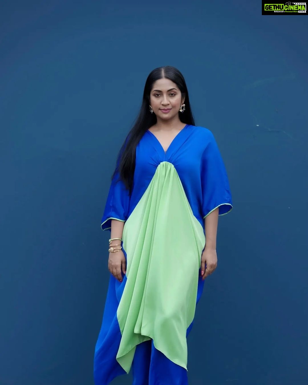 Navya Nair Instagram - #nomondaybluesđź’™ Styled @rn.rakhi MUA @makeupby_nami_ Wearing @_byvandy picked up from @house_of_vandy Jewellery @keyaa_by_kartika . Styling assistants @sandra_resmi @susaaani_ Photography @shameer_mohi