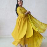 Navya Nair Instagram – Yellow,
My darling 

Styled @rn.rakhi 
MUA @makeupby_nami_ 
Wearing @prashantchouhandesign 
Jewellery @kaavyam_by_kavitha_preetha 
.
Photographed @ShijuBhavana
Styling assistants @sandra_resmi @susaaani_