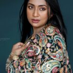 Navya Nair Instagram - @navyanair143 ❤❤❤ Photography :- @nithin_c_nandakumar MUA @makeupby_nami_ Styled @rn.rakhi Wearing @tul_palav Jewellery @amorettestore.in Styling assistants @sandra_resmi @susaaani_ Kochi, India
