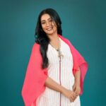 Navya Nair Instagram - @navyanair143 ❤❤❤ Photography :- @nithin_c_nandakumar Styled @rn.rakhi Wearing @shopcultmodern Jewellery @pureallure.in MUA @amal_ajithkumar Styling assistants @sandra_resmi @susaaani_ Kochi Kerela, India