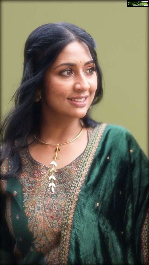 Navya Nair Instagram - Add more green Styled @rn.rakhi MUA @makeupby_nami_ Wearing @labelvarsha Jewellery @adorebypriyanka Styling assistants @susaaani_ @sandra_resmi Photography @premsampaul Assistant @mr.canographers .. #green #lookbook #lush