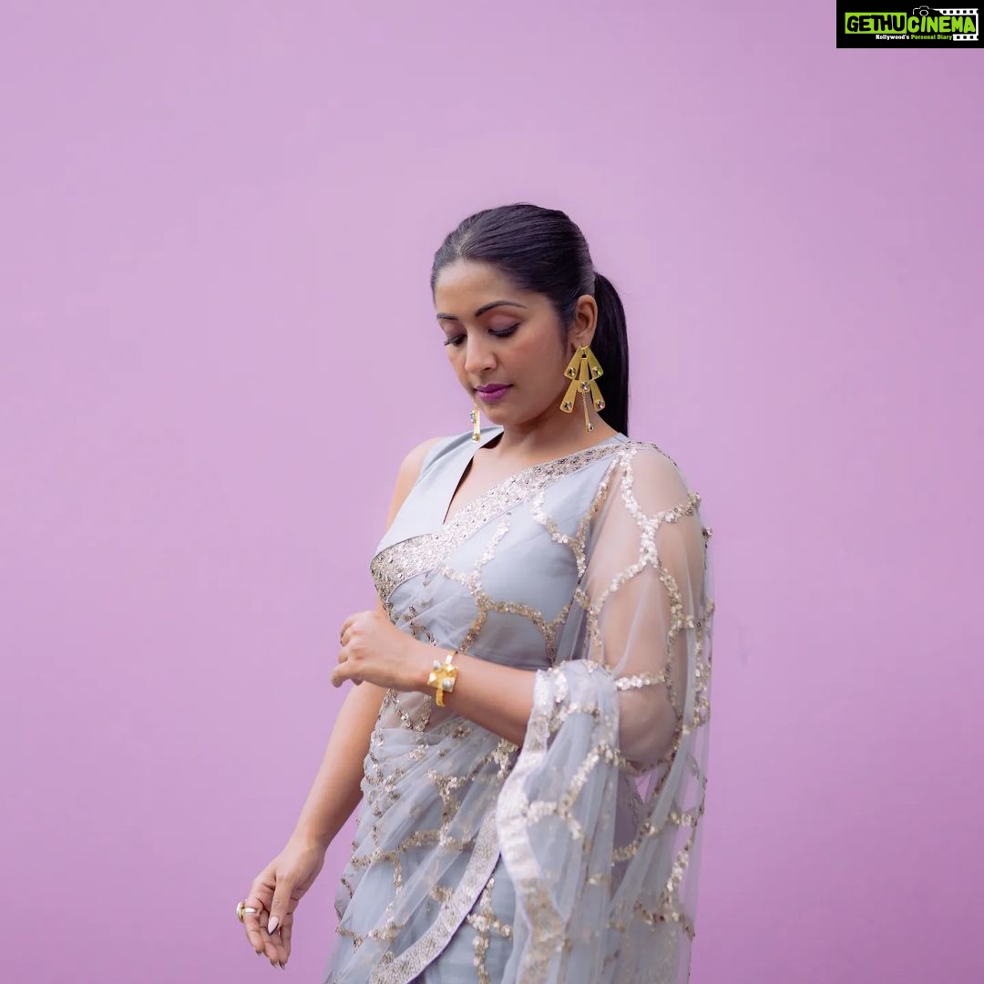 Navya Nair Instagram - Sparkle on, darling Styled @rn.rakhi Wearing @labelmdesigners Jewellery @hetalshahofficial .. HMU @amal_ajithkumar Styling assistants @susaaani_ @sandra_resmi Photography @kadhak_ Retouch @theprincenthem #sparkle #lookbook