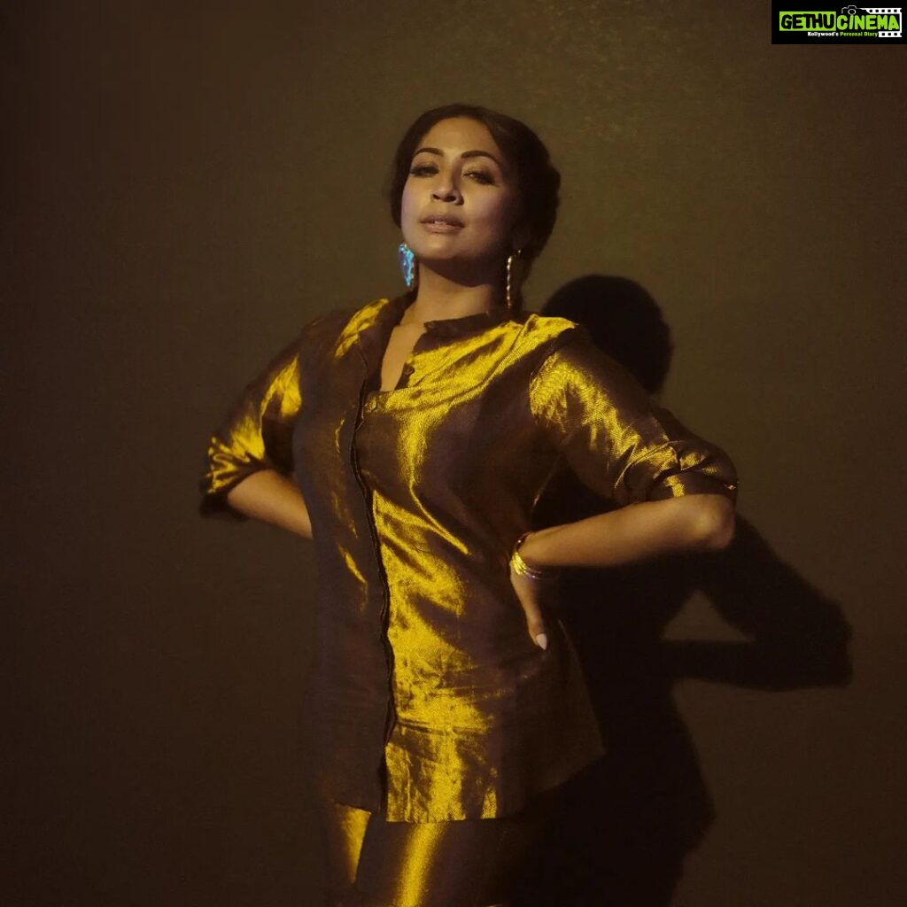 Navya Nair Instagram - The golden spell Styled @rn.rakhi Wearing @shopcultmodern .. HMU @femy_antony__ Styling assistants @susaaani_ Photography @kadhak_ Retouch @theprincenthem #metallic #lookbook