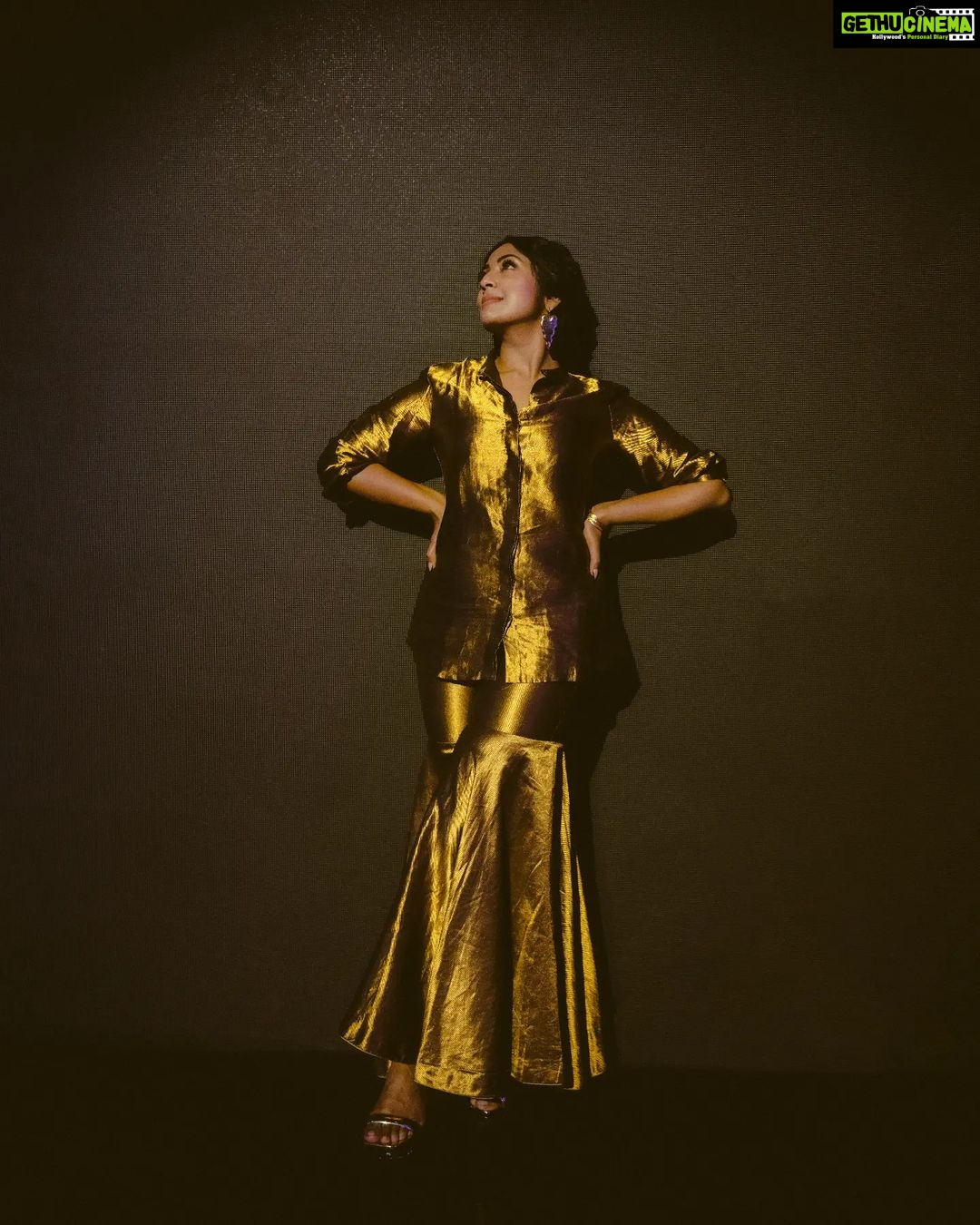 Navya Nair Instagram - The golden spell Styled @rn.rakhi Wearing @shopcultmodern .. HMU @femy_antony__ Styling assistants @susaaani_ Photography @kadhak_ Retouch @theprincenthem #metallic #lookbook