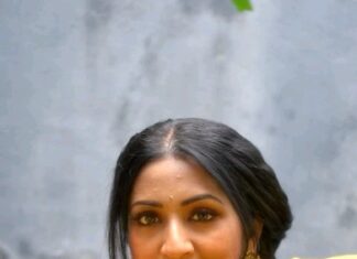 Navya Nair Instagram - Dancing to my sunshine soul. Styled @rn.rakhi . Garment/Jewellery @saltstudio MUA @amal_ajithkumar Photography @kadhak_ Retouch @theprincenthem Styling assistant @susaaani_ . #sunshine #dance #ootd #fashiongram #love