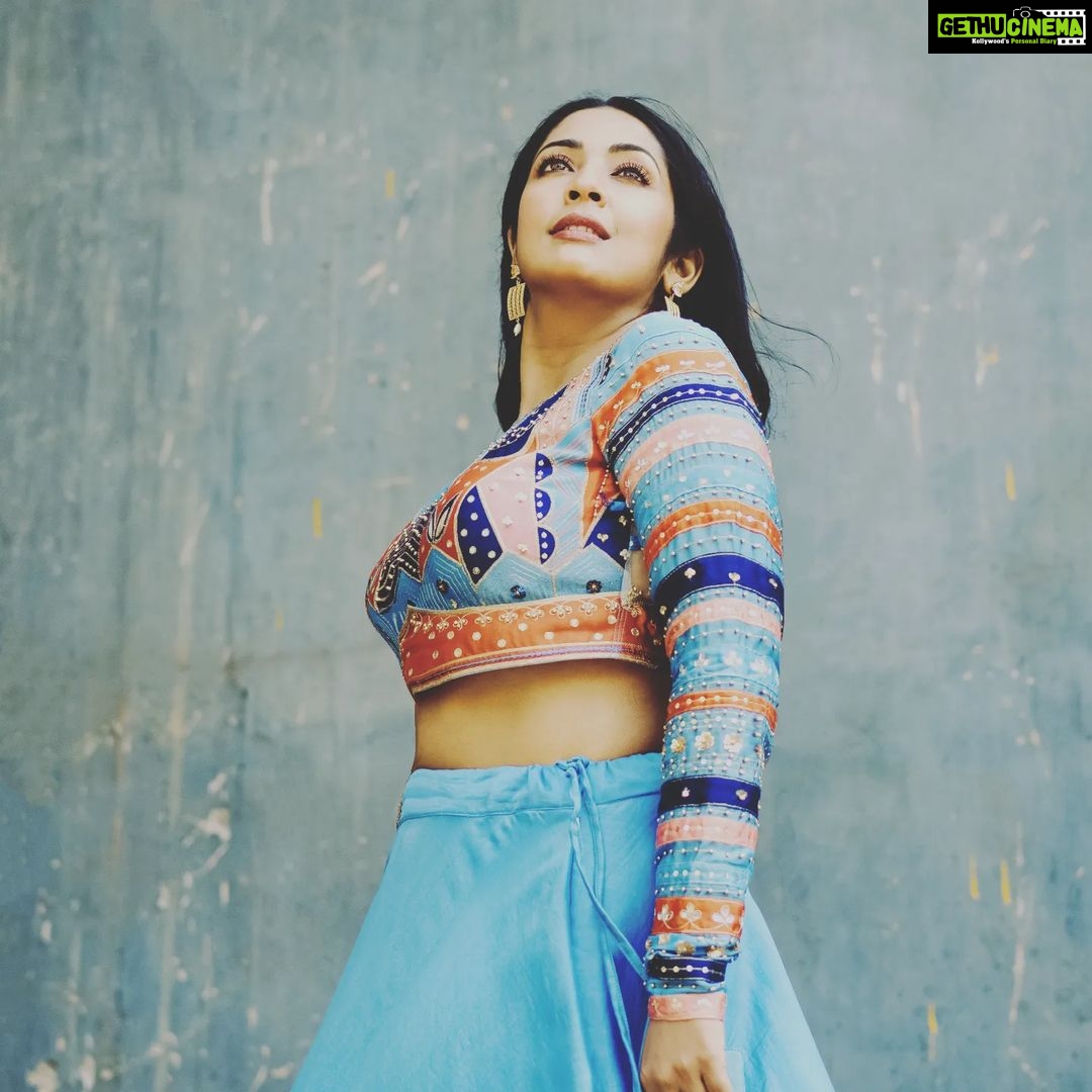 Navya Nair Instagram - /To the moon and back / Styled @rn.rakhi . Wearing @jmes_couture Jewellery @adorebypriyanka MUA @styledby_nami Photography @kadhak_ Retouch @theprincenthem Styling assistant @susaaani_ . #tothemoonandback #ootd #fashiongram #love