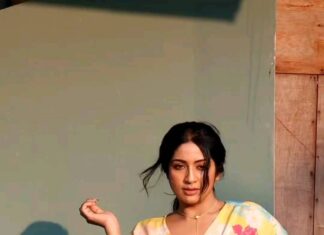 Navya Nair Instagram - Glowing in my floral overdose 💛 #mazhavilmanorama #glowup Styled by @rn.rakhi MUA @styledby_nami Styling assistant @susaaani_ . Garment @saltstudio Jewellery @tangerinebiojewelry