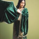 Navya Nair Instagram - Add more green Styled @rn.rakhi Wearing @labelvarsha Jewellery @adorebypriyanka .. MUA @makeupby_nami_ Styling assistants @alka.hari @sandra_resmi Photography @premsampaul Assistant @mr.canographers .. #green #lookbook #lush