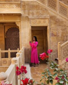 Navya Nair Instagram - Love anyways 💕 Happy Valentine's Day .. @jaisalmer #suryagarhjaisalmer