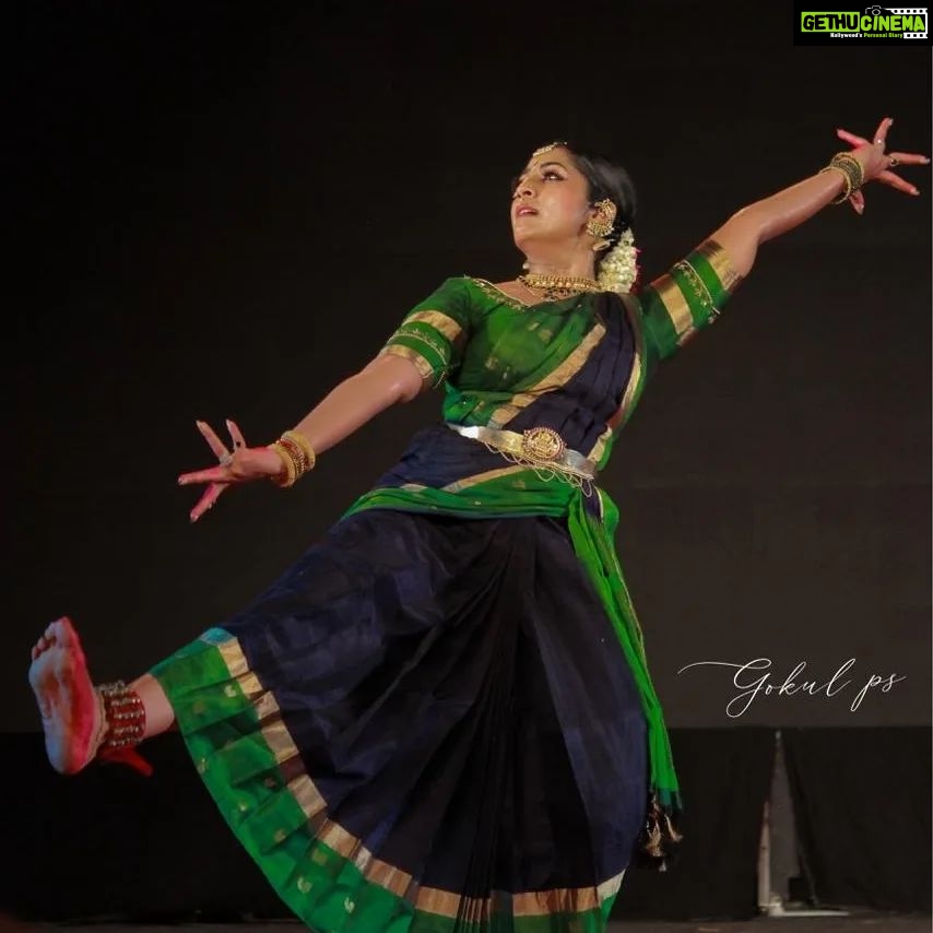Navya Nair Instagram - Stills from the Bharatanatyam performance at chengannur engineering college @tharang.ihrd ..thank u @gokul___ps
