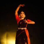 Navya Nair Instagram - Yesterday's performance at ernakulam siva temple .. Thanking almighty for giving me all his blessings .. thank u SN SWAMY uncle ..Thanking the audience who supported with so much applause ♥️ Thank u @arun_gopi_photography