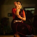 Navya Nair Instagram – Yesterday’s performance at ernakulam siva temple .. Thanking almighty for giving me all his blessings .. thank u SN SWAMY uncle ..Thanking the audience who supported with so  much applause ♥️ Thank u @arun_gopi_photography