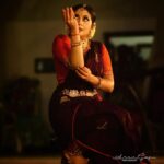Navya Nair Instagram - Yesterday's performance at ernakulam siva temple .. Thanking almighty for giving me all his blessings .. thank u SN SWAMY uncle ..Thanking the audience who supported with so much applause ♥️ Thank u @arun_gopi_photography