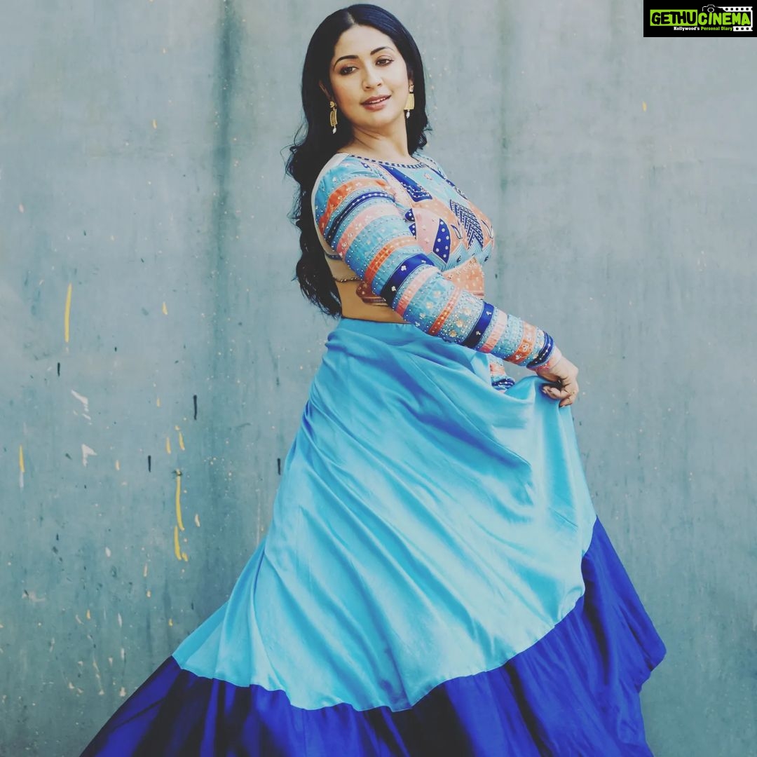 Navya Nair Instagram - /To the moon and back / Styled @rn.rakhi . Wearing @jmes_couture Jewellery @adorebypriyanka MUA @styledby_nami Photography @kadhak_ Retouch @theprincenthem Styling assistant @susaaani_ . #tothemoonandback #ootd #fashiongram #love