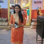 Navya Nair Instagram - Pic @parassinikkadavu_muthappan ... Wanna go again kinda place ...the ambalam lover me 🤣 #templelove #muthappan #kannur #dharmasala #programtime #dancerlife #bharatanatyam #actor #artist