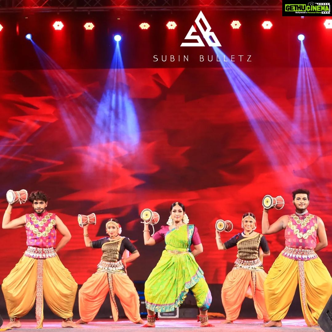 Navya Nair Instagram - Thanku @subinbulletz for these beautiful pics @neeraj_v_soman @rem_ya_mani @chi._mbu @navyanair143 @anjana__r___ Kannur,kerala