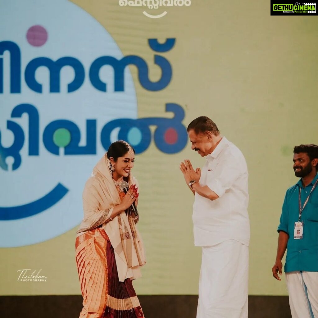 Navya Nair Instagram - @happiness_festival2022 .. thank you govindan master ,shyam, prasobh..all the loving kannur people who gave such a warm welcome and the crowd support was 🥰🥰🥰. The packed audience till 1.30 in the night ..thanking almighty... @bijudhwanitarang @dharma_theerthan @vargheseantony_bridal_makeover @neeraj_v_soman @rem_ya_mani