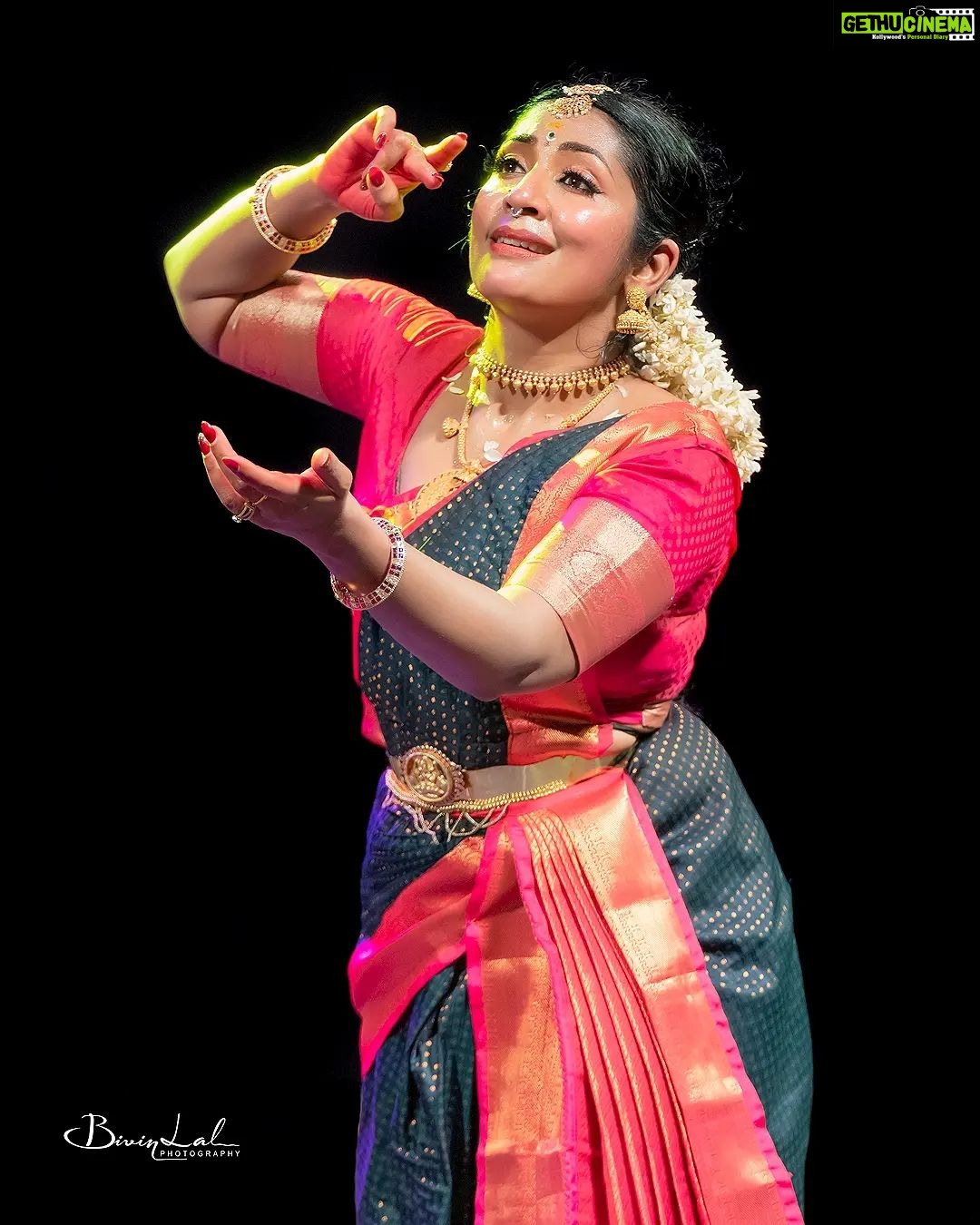 Navya Nair Instagram - Bharatanatyam recital presented by @navyanair143 as part of REGATTA Golden Jubilee Festival @ Nishagandhi Auditorium on 28-12-2022. #bharatanatyam #bharatanatyamdance #bharatanatyamdancer #bharatanatyamperformance #bharatanatyamlove #bharatanatyamdancers #bharatanatyamphotography #bharatanatyamdancersofinstagram #indianclassicdance #bivinlal #bivinlalphotography #REGATTA #NAVYA #navya #navyanair