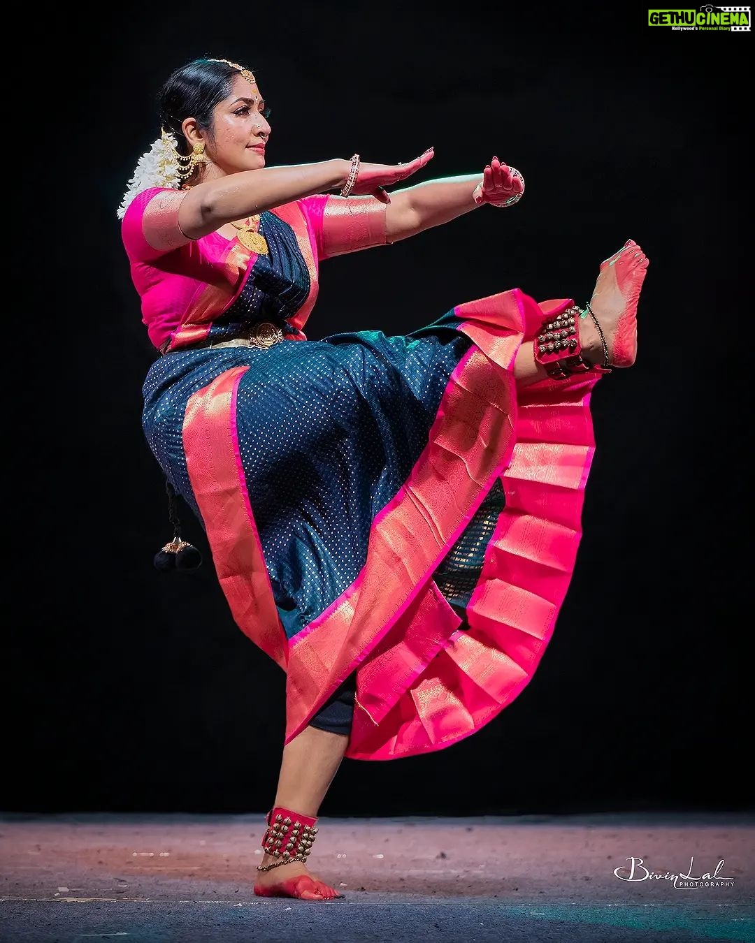 Navya Nair Instagram - Bharatanatyam recital presented by @navyanair143 as part of REGATTA Golden Jubilee Festival @ Nishagandhi Auditorium on 28-12-2022. #bharatanatyam #bharatanatyamdance #bharatanatyamdancer #bharatanatyamperformance #bharatanatyamlove #bharatanatyamdancers #bharatanatyamphotography #bharatanatyamdancersofinstagram #indianclassicdance #bivinlal #bivinlalphotography #REGATTA #NAVYA #navya #navyanair