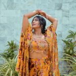 Navya Nair Instagram – Dhanya ❤️
More sunshine, more yellow

Styled @rn.rakhi 
Wearing @posha_riddhisiddhi 
Jewellery @itranajewelry 
MUA @makeupby_nami_
