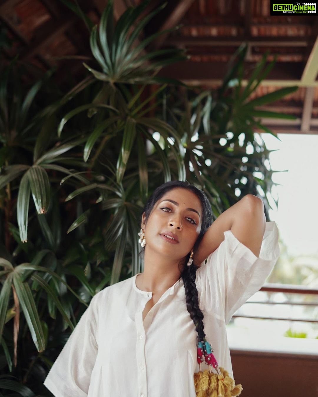 Navya Nair Instagram - Styling ; @sabarinathk_ Mua ; @makeupby_nami_ Outfit ; @roukabysreejithjeevan Jewelry; @adorebypriyanka pic courtesy @merin__georg