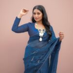Navya Nair Instagram – Bleu.
Styled @rn.rakhi
MUA @makeupby_nami_
Sari @ektha.prescilajosephchungath
Blouse @padmanidhi_the_blouse_boutiqu
Jewellery @fuschiabyritu
Photography @_mr_photoman_ @cameramanweddings_
Styling Assistant @susaaani_