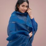 Navya Nair Instagram – Bleu.
Styled @rn.rakhi
MUA @makeupby_nami_
Sari @ektha.prescilajosephchungath
Blouse @padmanidhi_the_blouse_boutiqu
Jewellery @fuschiabyritu
Photography @_mr_photoman_ @cameramanweddings_
Styling Assistant @susaaani_