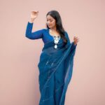 Navya Nair Instagram – Bleu.
Styled @rn.rakhi
MUA @makeupby_nami_
Sari @ektha.prescilajosephchungath
Blouse @padmanidhi_the_blouse_boutiqu
Jewellery @fuschiabyritu
Photography @_mr_photoman_ @cameramanweddings_
Styling Assistant @susaaani_