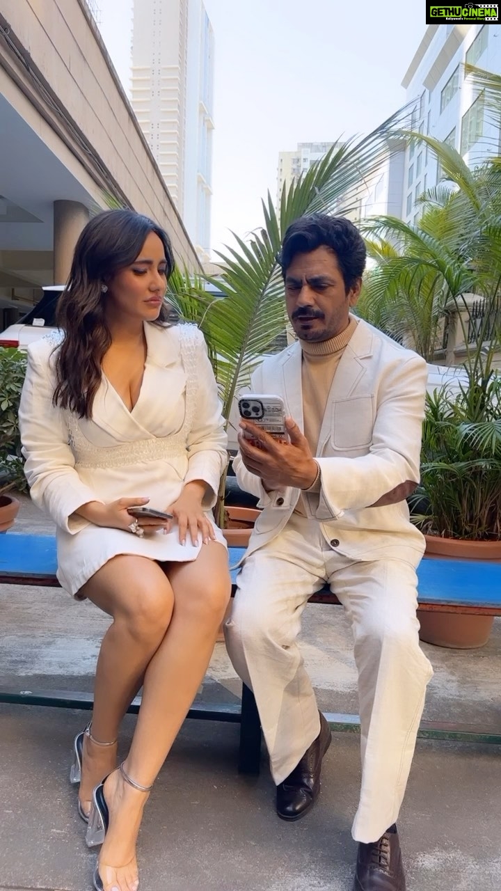 Nawazuddin Siddiqui Instagram - In their element..jogi + dimple = #jogirasararara #10daystogo❤️ @nehasharmaofficial @nawazuddin._siddiqui 😜 #reelsinstagram #reels #reelitfeelit