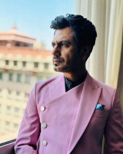 Nawazuddin Siddiqui Instagram - मुझे seriously ना लेने वाले लोगों की list में , मैंने ख़ुद का नाम भी देखा है ।