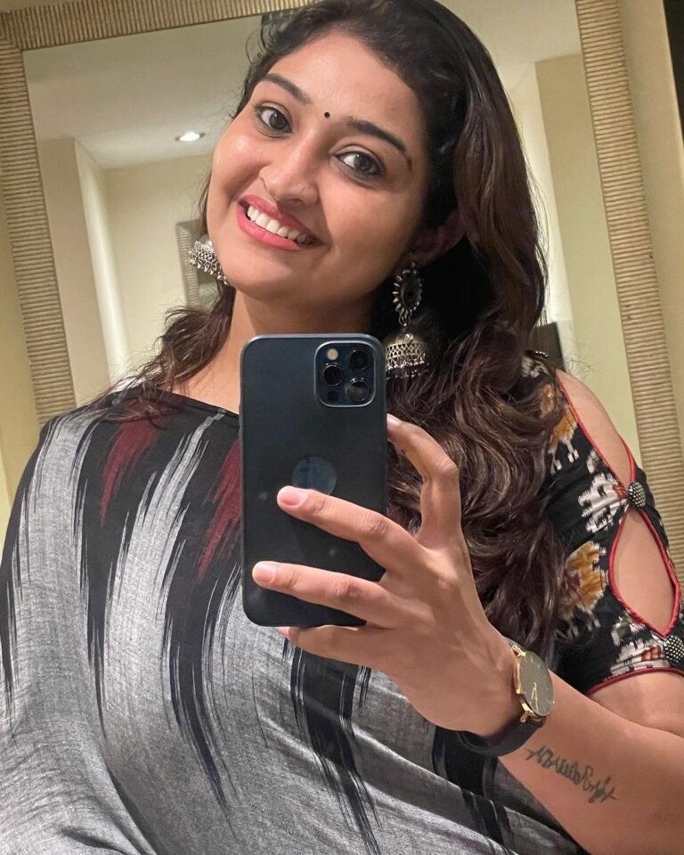 Neelima Rani Instagram - Stay happy inside even if your situation is pathetic outside 🤪 That’s how you beat fear n gain confidence 🥳