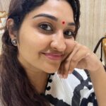 Neelima Rani Instagram - Good morning insta fam! Left or right? #nomakeup #love #happy #traditional #westernwear