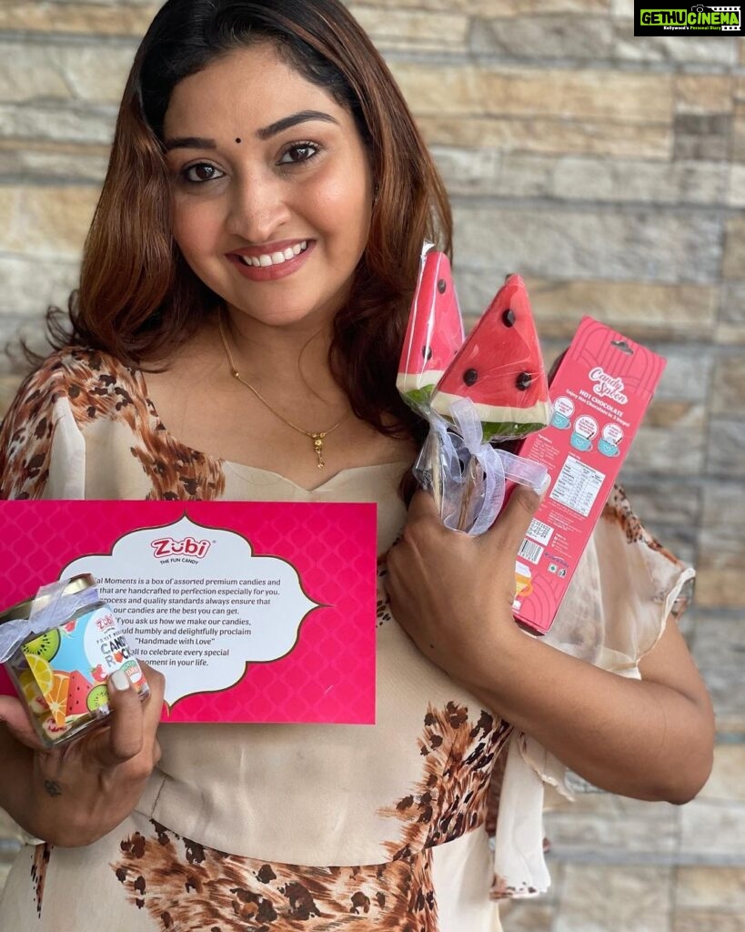 Neelima Rani Instagram - It's that time of the year ☺️ when we eagerly look forward to expressing our heartfelt feelings, blessings, wishes and appreciation for our near and dear ones via gifts 🎁 This #Diwali, I feel elated that I have chosen 'Special Moments - Diwali Gift Box' from Zubi - The Fun Candy 🍭 🔺Zubi *Candies* 🍭 are enriched with Immunity Boosting *'VITAMIN C'* 🔺Proudly Handmade with *Love in INDIA* 😊 🔺It's a premium gift box that comes at an affordable price of RS - 599-/ only. Please check it out for yourself and share the joy of diwali with your loved ones with these sweet candies. Munh Meetha Karna! You can shop them on Amazon - https://amzn.to/3CNHzIr Link to Buy them Available on My Bio. #zubidiwali