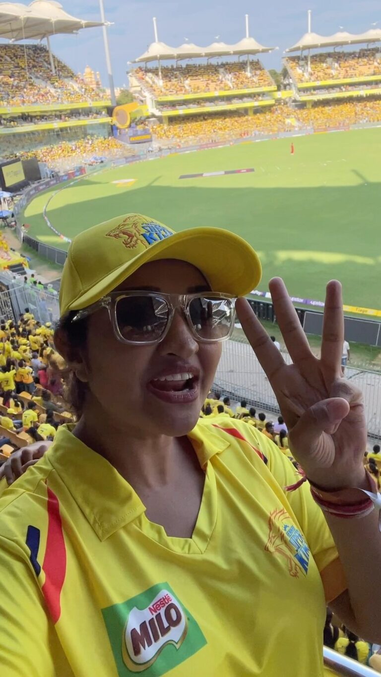 Neelima Rani Instagram - My fav fav @mahi7781 thala with our roaring lions 🦁 how much I miss the stadium vibe today 😞 come on boys! Let’s bring the cup home 🤩🥳🥳🥳 @chennaiipl @theindiacements @vision11official