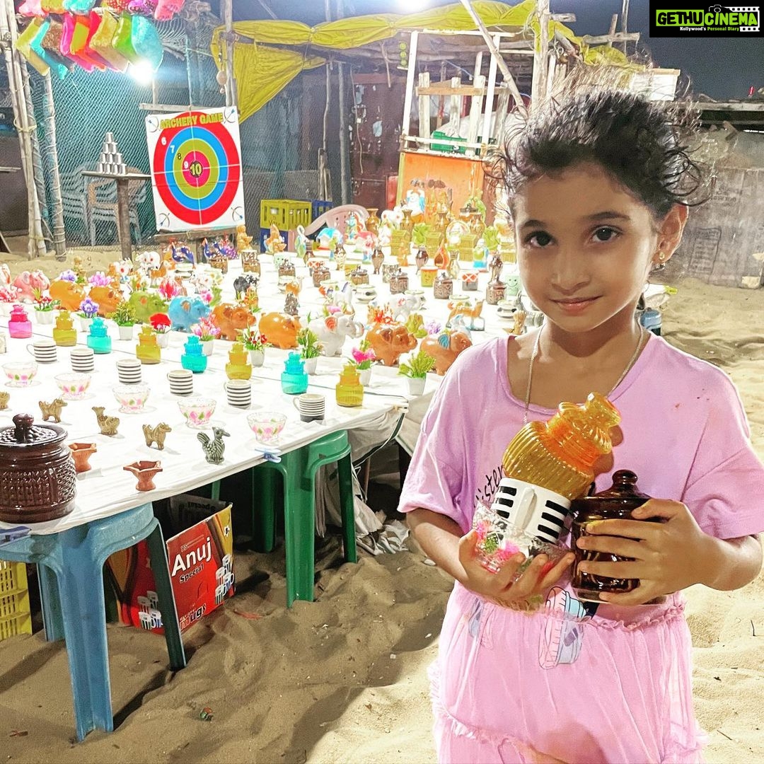 Neelima Rani Instagram - AND the WINNER is ADITI ESAI ๐๐ผ๐๐ผ I tried so many times n never won! This lil cutie just like that won 4 in 6 attempts! Thatโs when I understood when there is no fear,there is no failure! Besant Nagar Beach