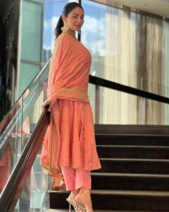 Neeru Bajwa Instagram - ❤️

👗 @aliwarofficial