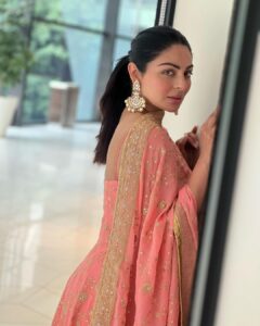 Neeru Bajwa Instagram - ❤️

👗 @aliwarofficial